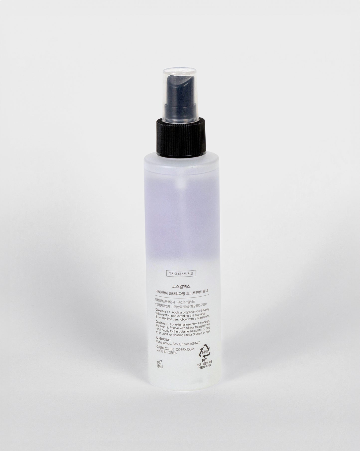 COSRX AHA/BHA Clarifying Treatment Toner – Textura ligera y acuosa con rápida absorción, ideal para exfoliar suavemente sin resecar la piel.