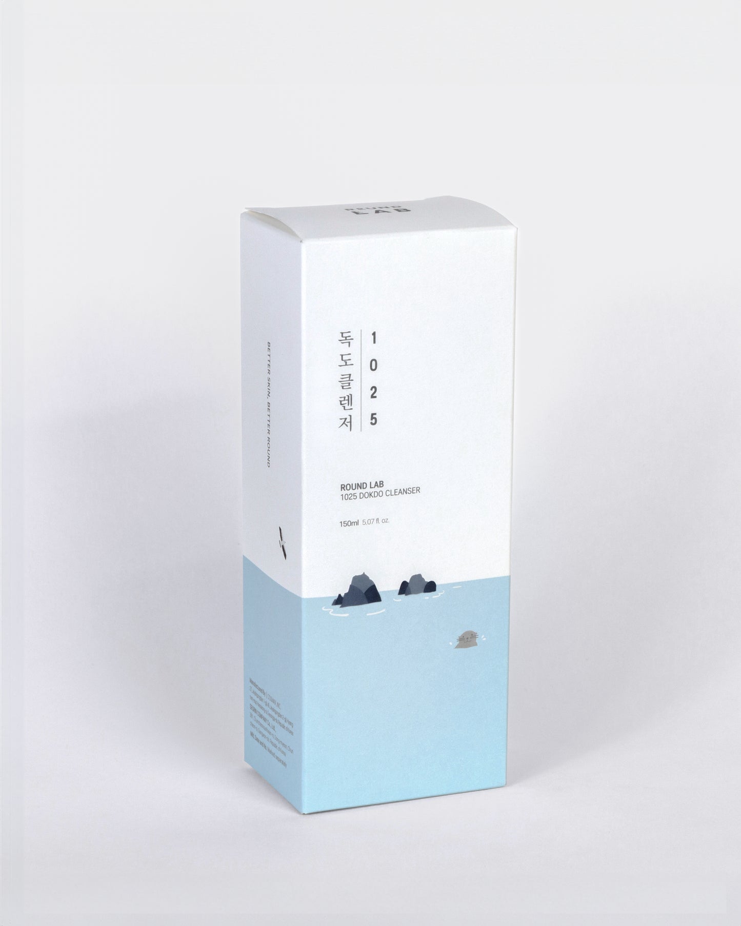 Empaque de Round Lab 1025 Dokdo Cleanser – Tubo minimalista con fórmula hidratante y calmante enriquecida con minerales marinos.