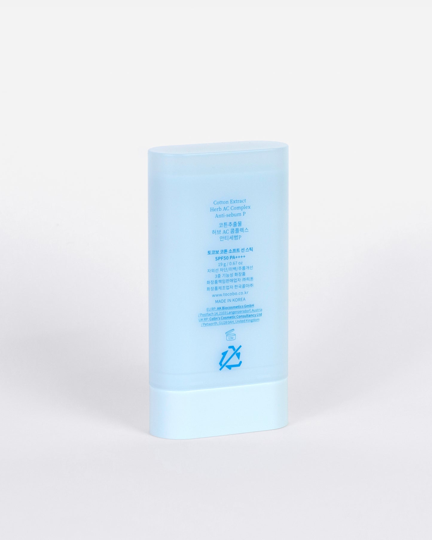 Tocobo Cotton Soft Sun Stick – Textura suave y ligera con acabado mate que se desliza fácilmente sobre la piel sin dejar residuos blancos.